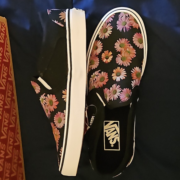 Vans with flowers - Picture 3 of 4